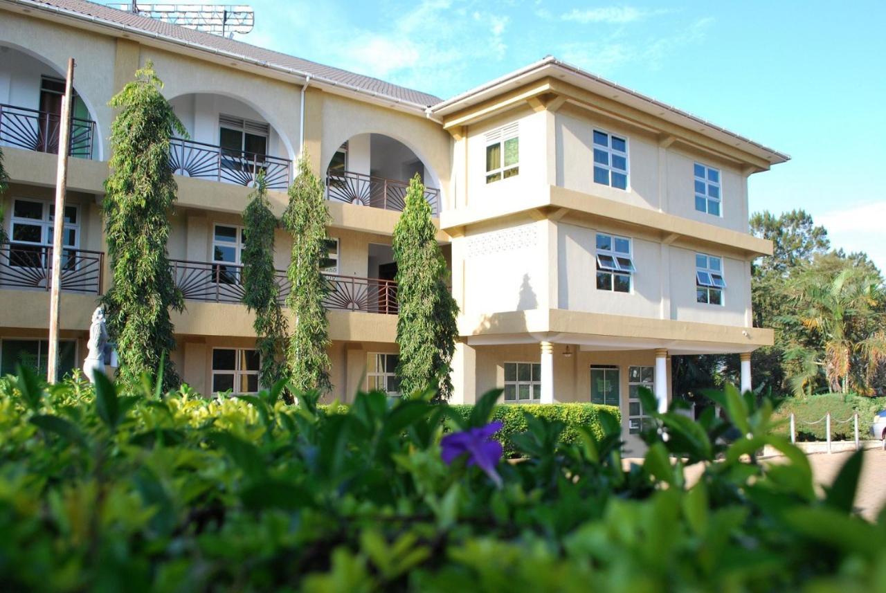 Garden Courts Hotel Masaka Exteriör bild
