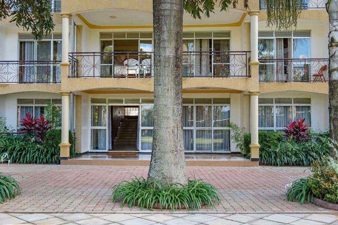 Garden Courts Hotel Masaka Exteriör bild